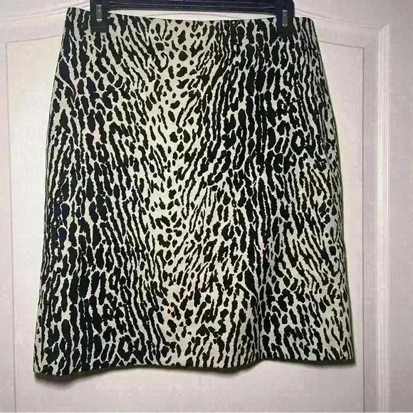 Talbots Black and Cream Animal Print Knee-length Pencil Skirt, Size 10 - Picture 1 of 6